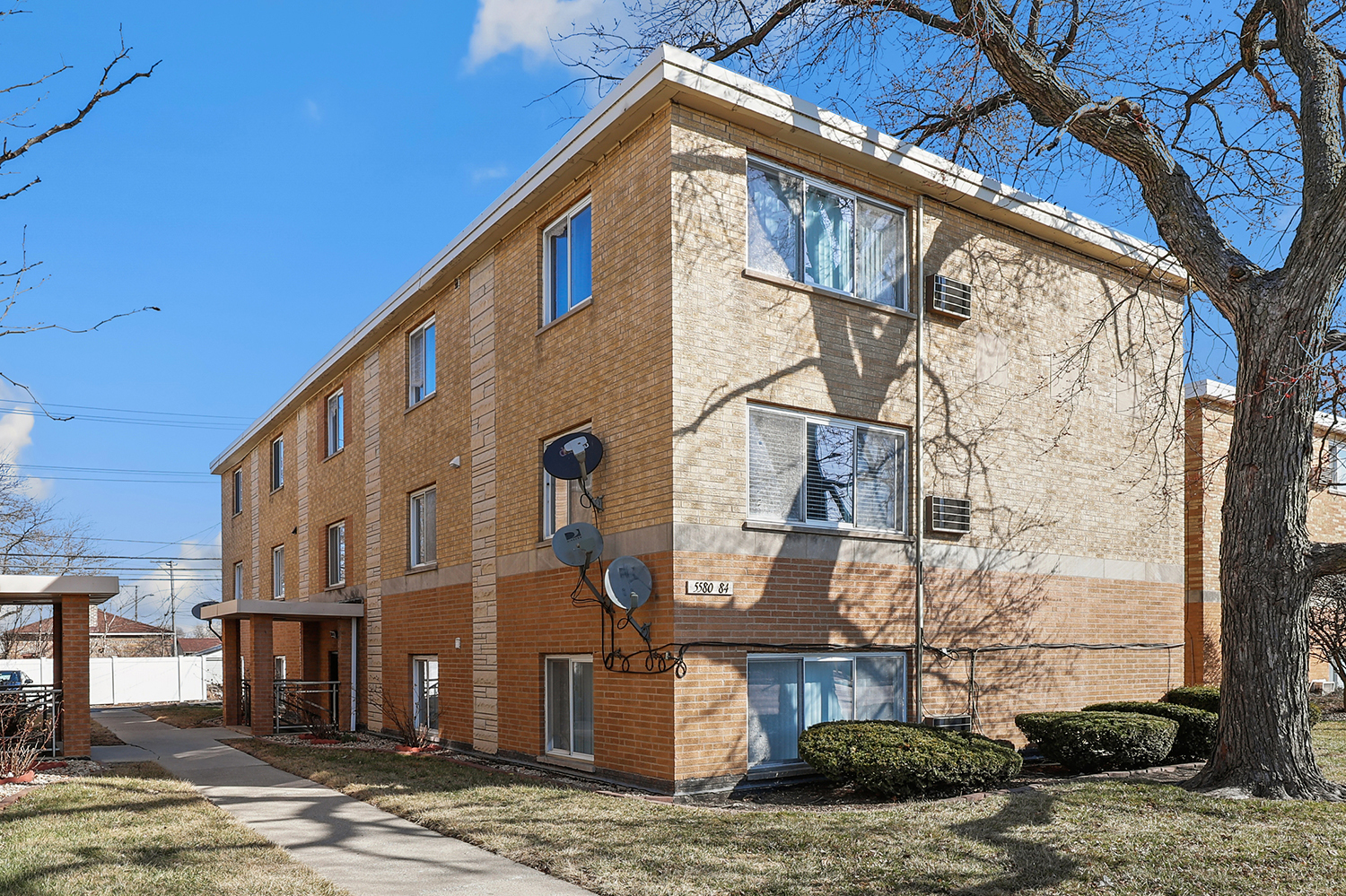 5580 S Archer Avenue 2b Property Photo