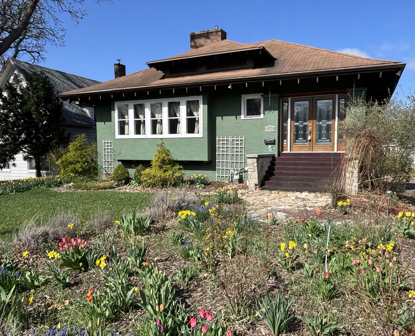 704 N Division Street Property Photo