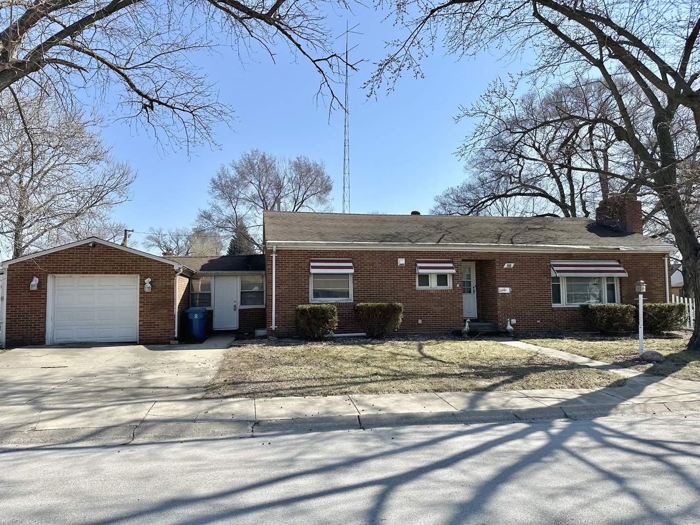 595 Beckman Drive Property Photo