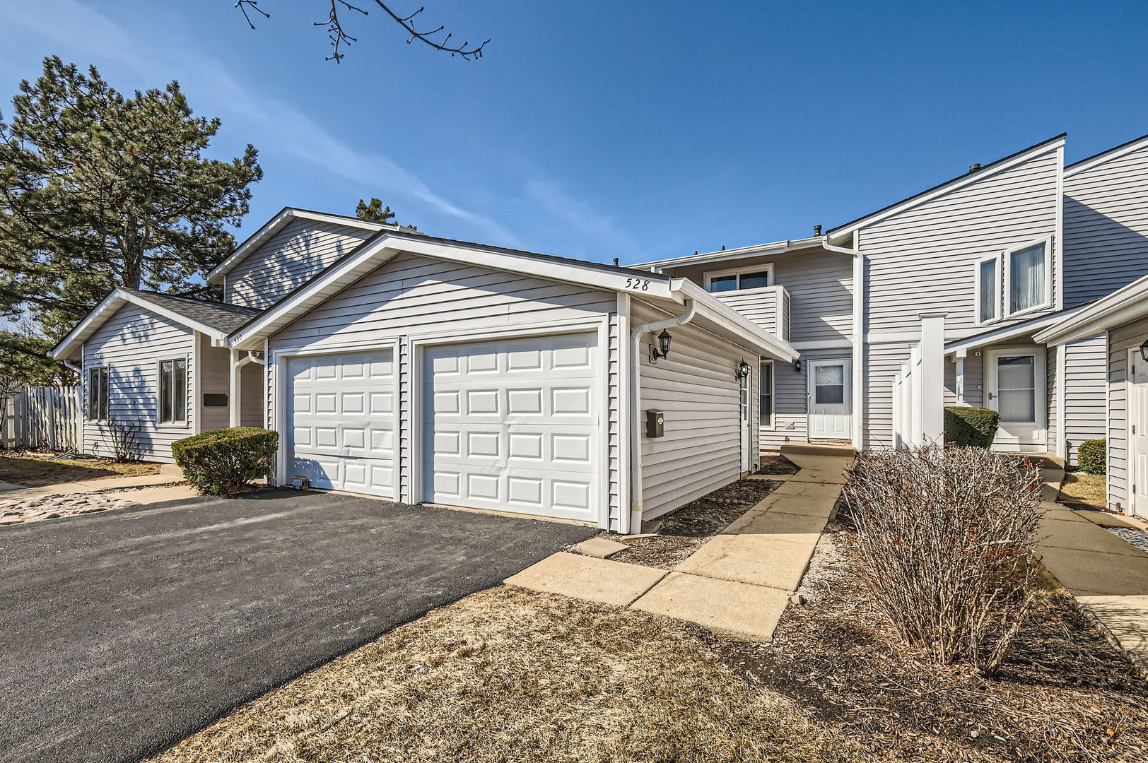 528 Queens Court Property Photo 1