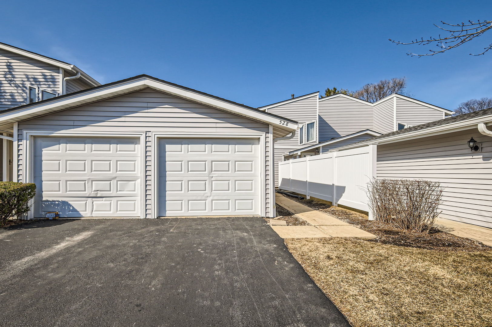 528 Queens Court Property Photo 2