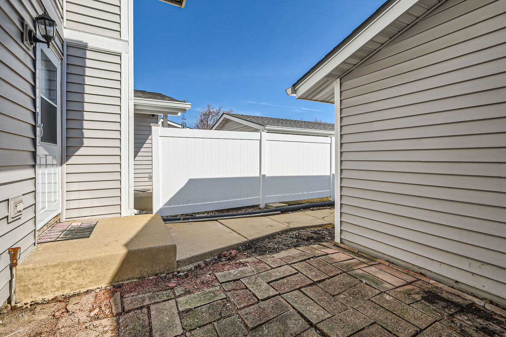 528 Queens Court Property Photo 4