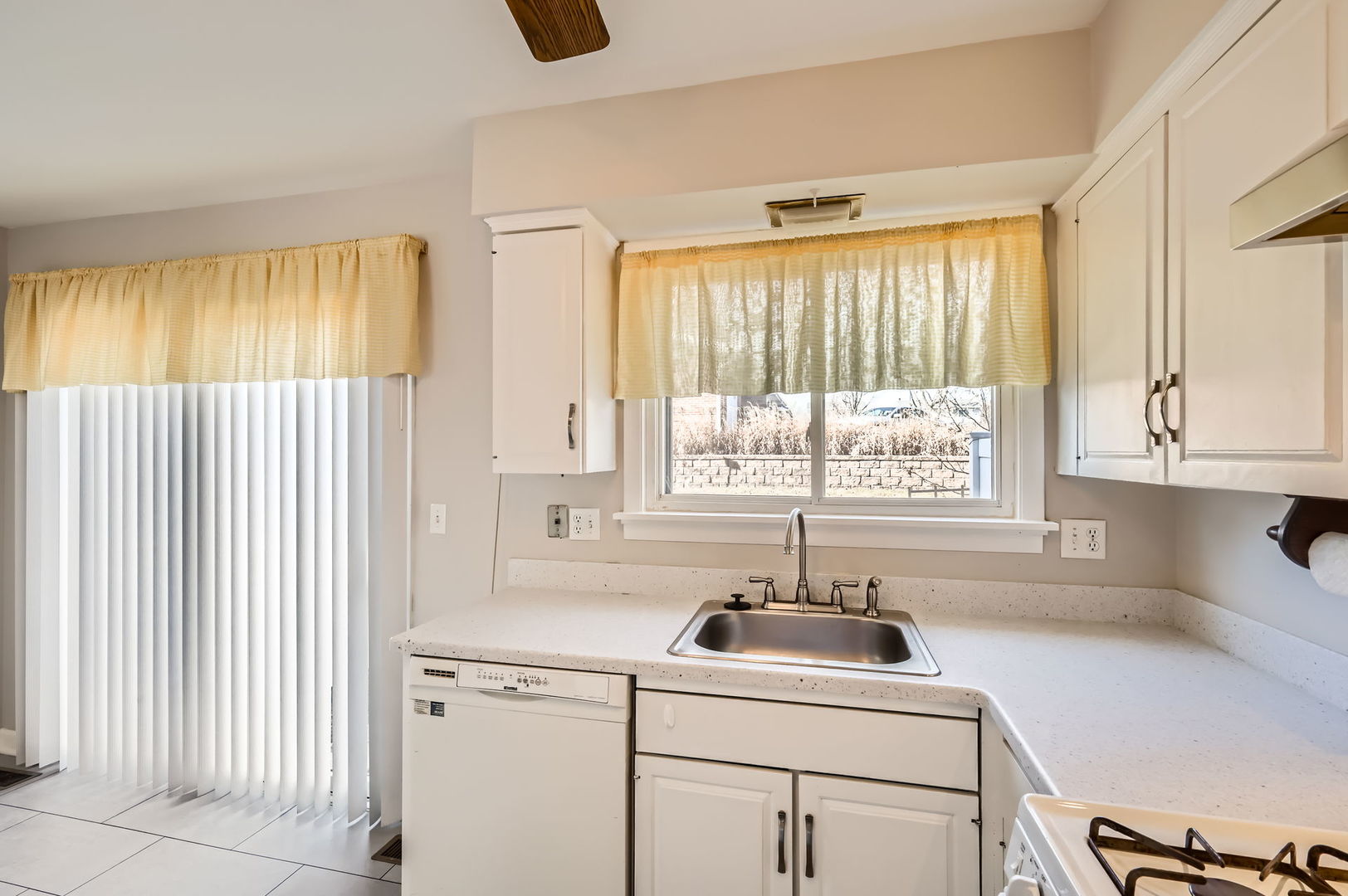 528 Queens Court Property Photo 13