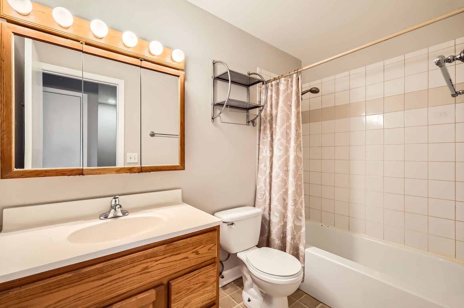 528 Queens Court Property Photo 17