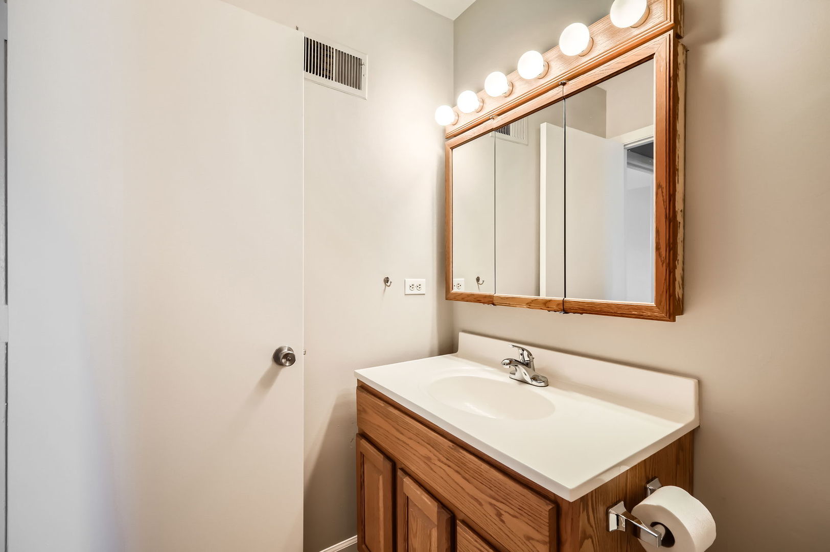528 Queens Court Property Photo 18