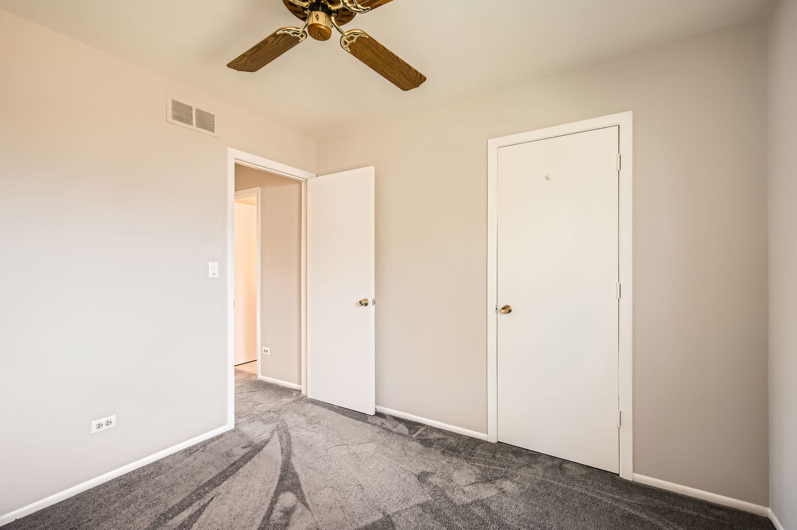 528 Queens Court Property Photo 22