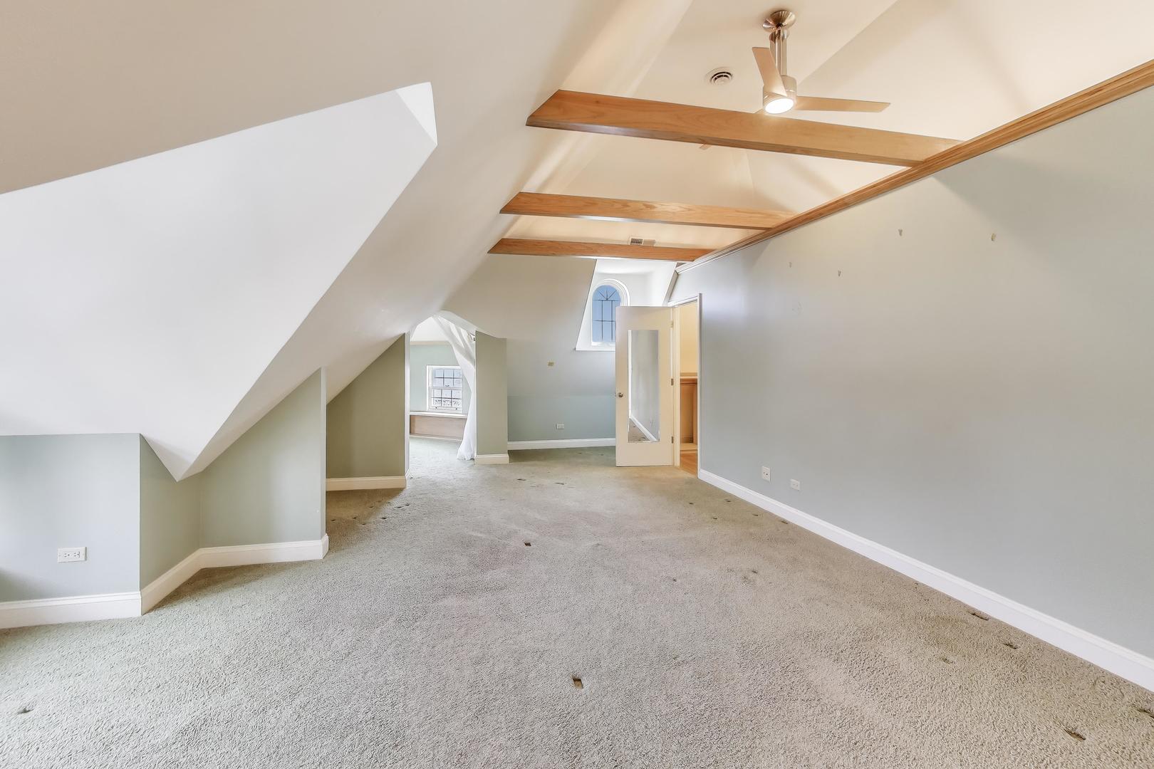 5356 N Lakewood Avenue Property Photo 16