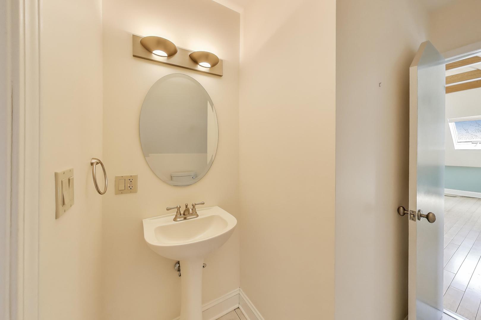 5356 N Lakewood Avenue Property Photo 34