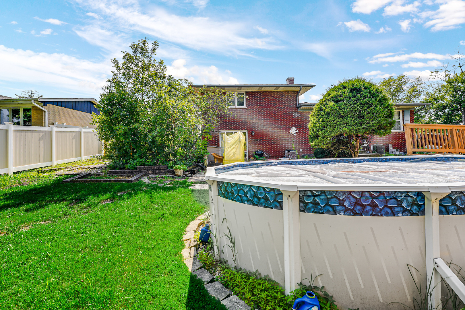15301 Cherry Lane Property Photo 5