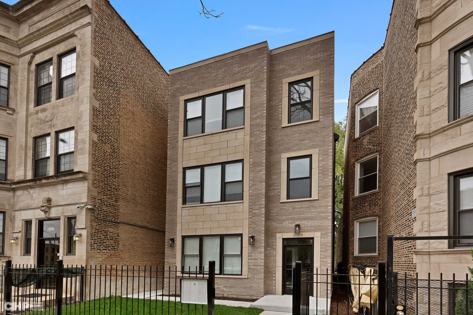 4024 S Calumet Avenue Property Photo 3