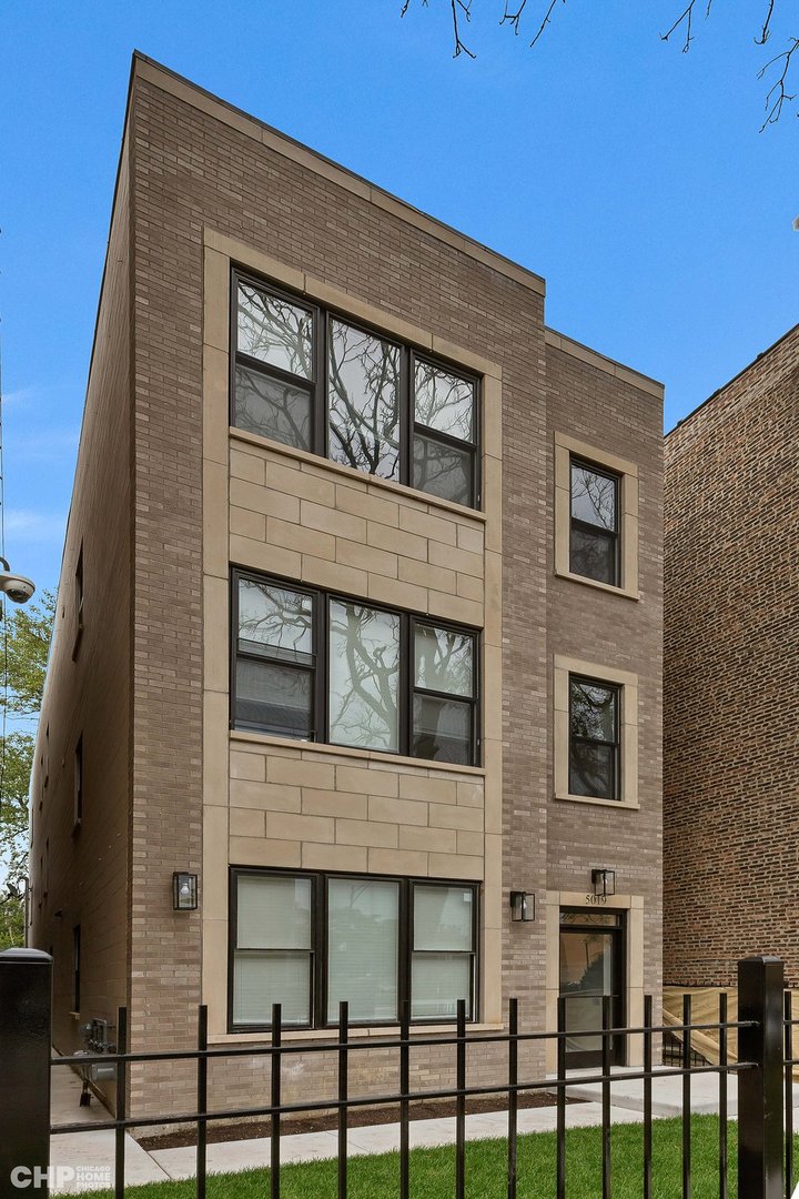 4024 S Calumet Avenue Property Photo 4