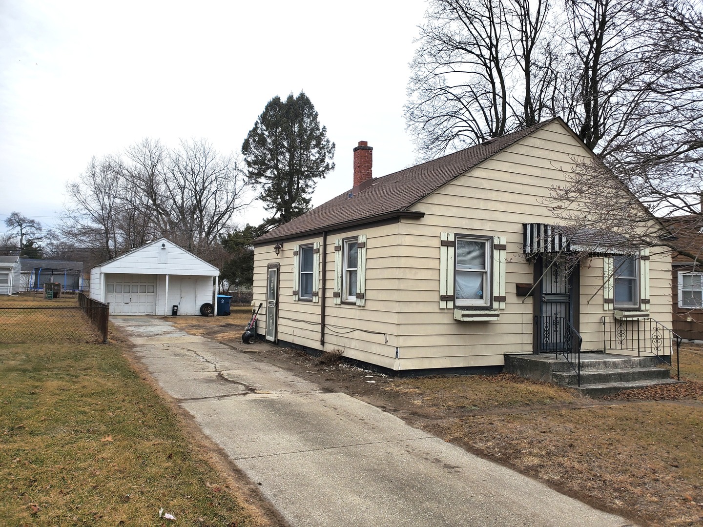 782-786 Campbell Avenue Property Photo 7
