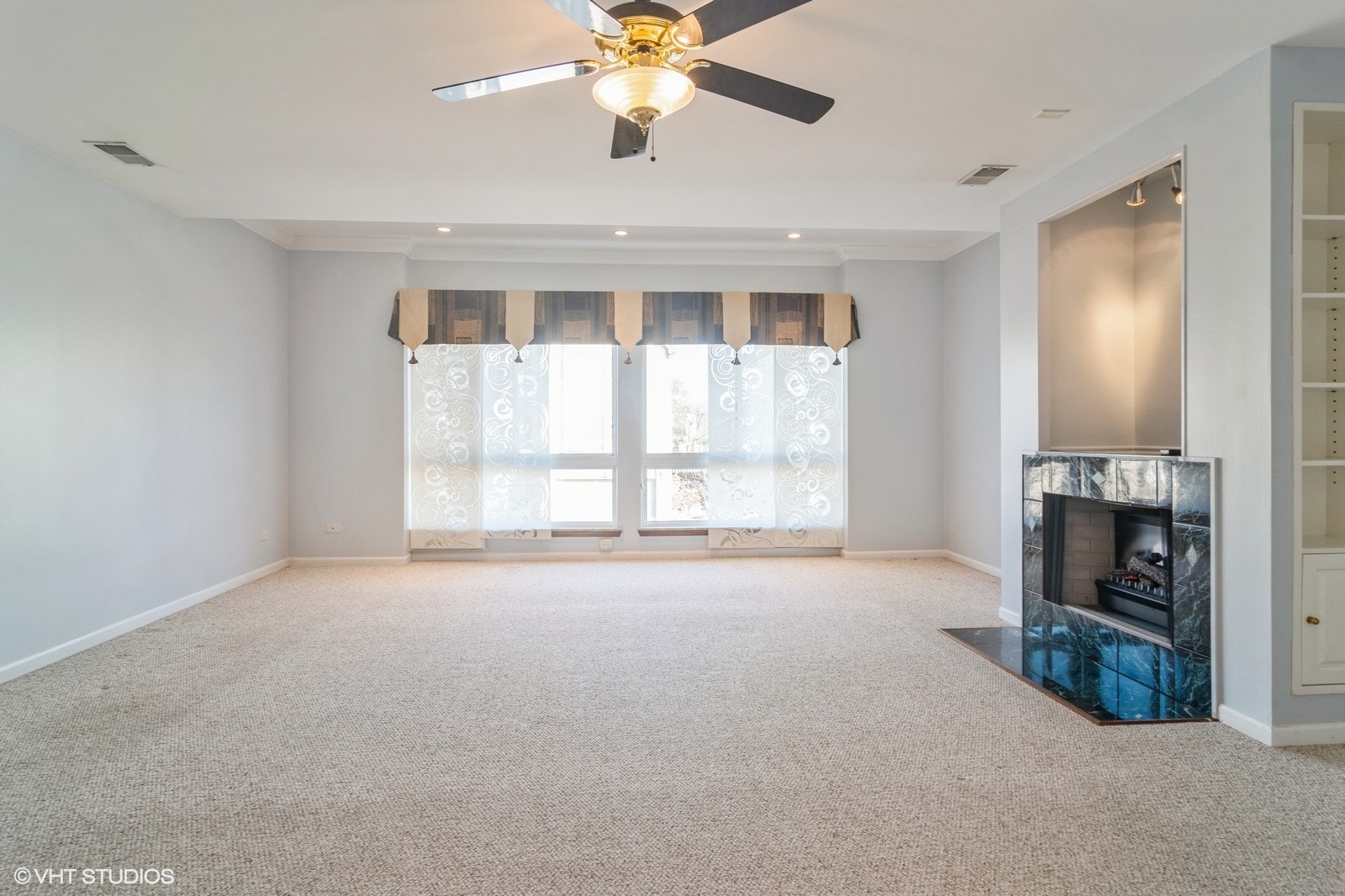 645 Diamond Pointe Drive Property Photo 5
