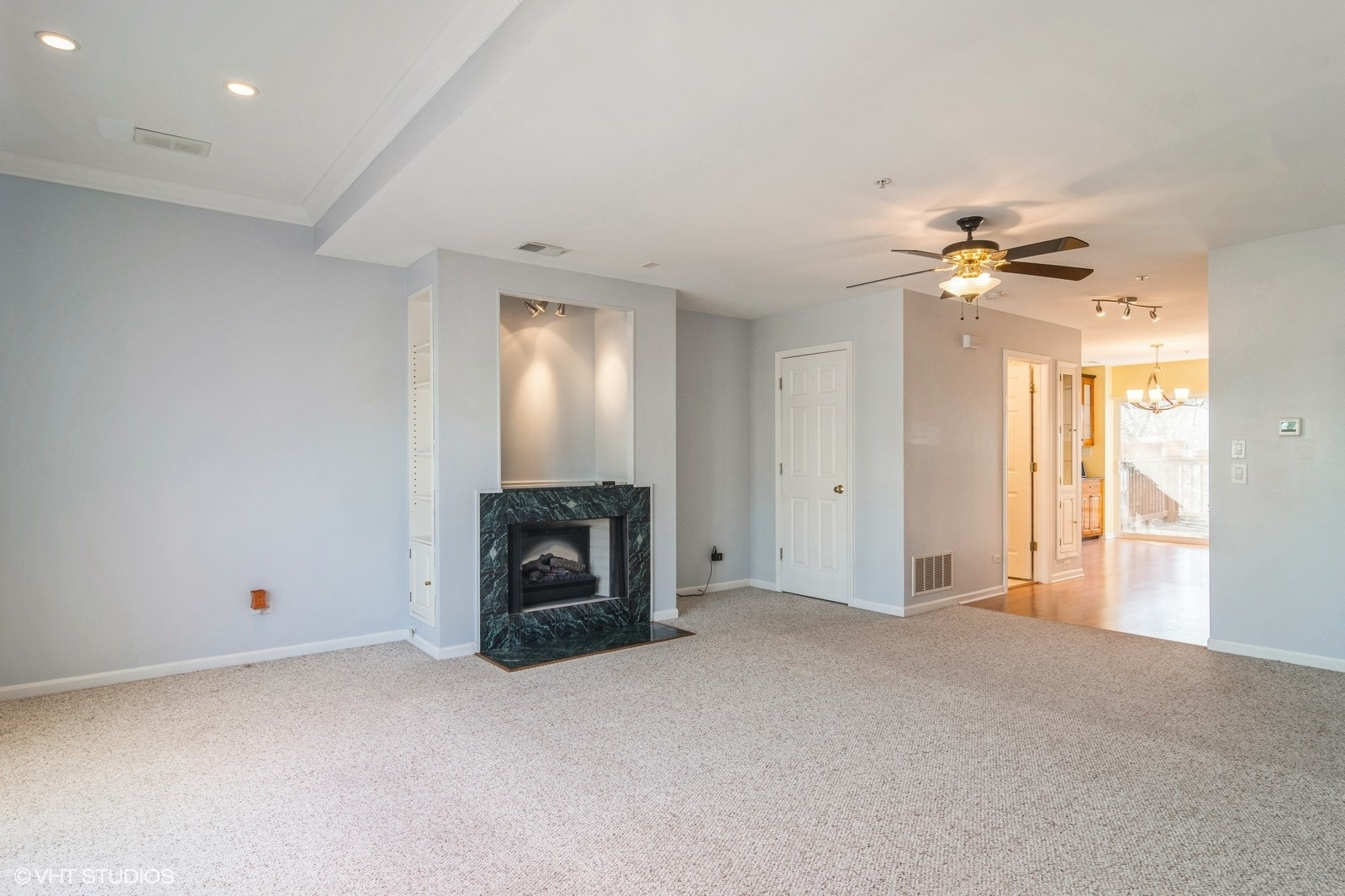 645 Diamond Pointe Drive Property Photo 7