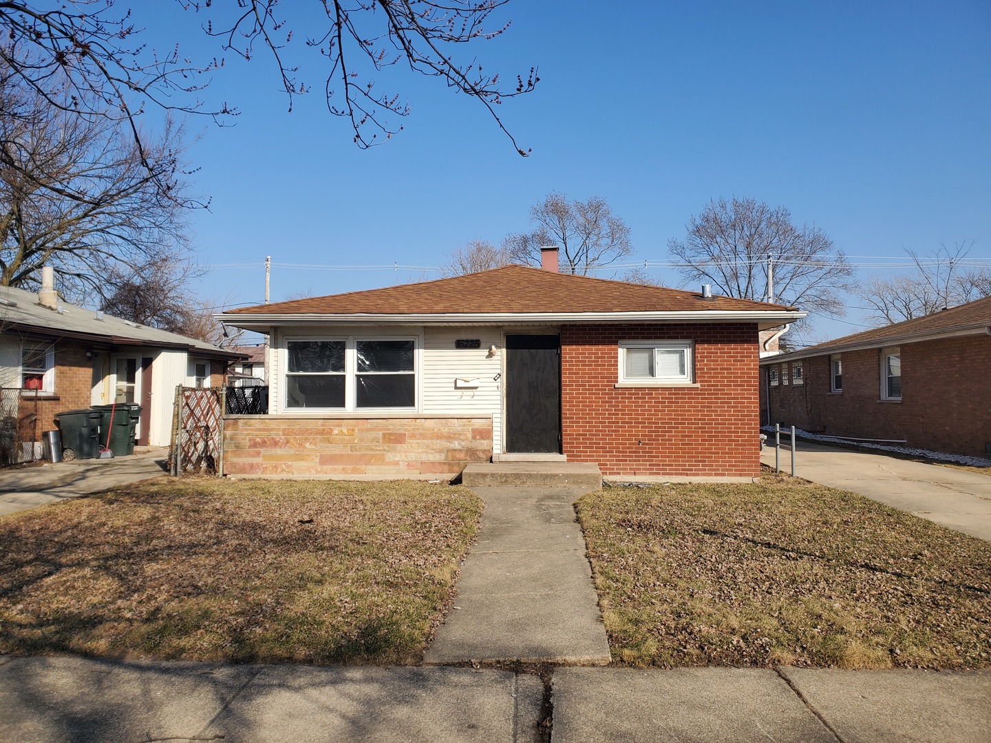 16225 Marshfield Avenue Property Photo