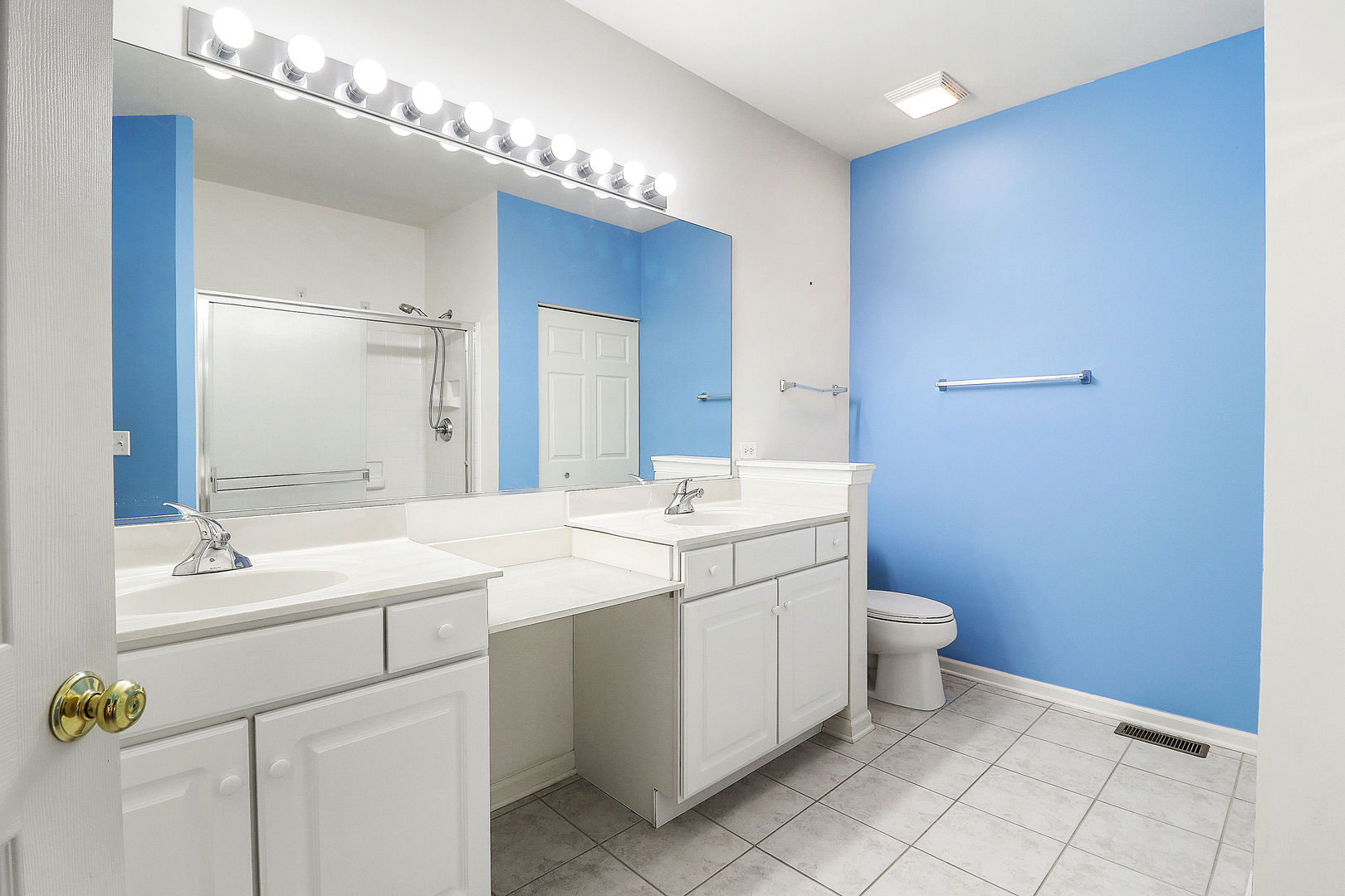 4367 Waters Edge Drive Property Photo 15