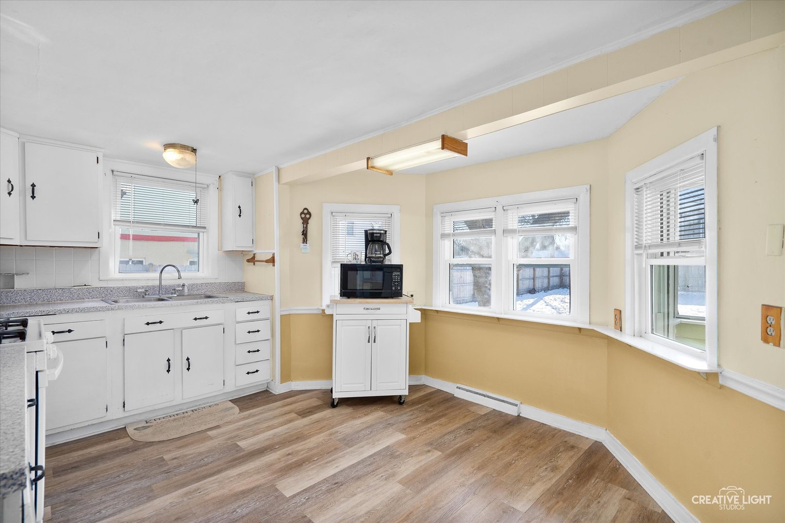 115 W John Street Property Photo 10
