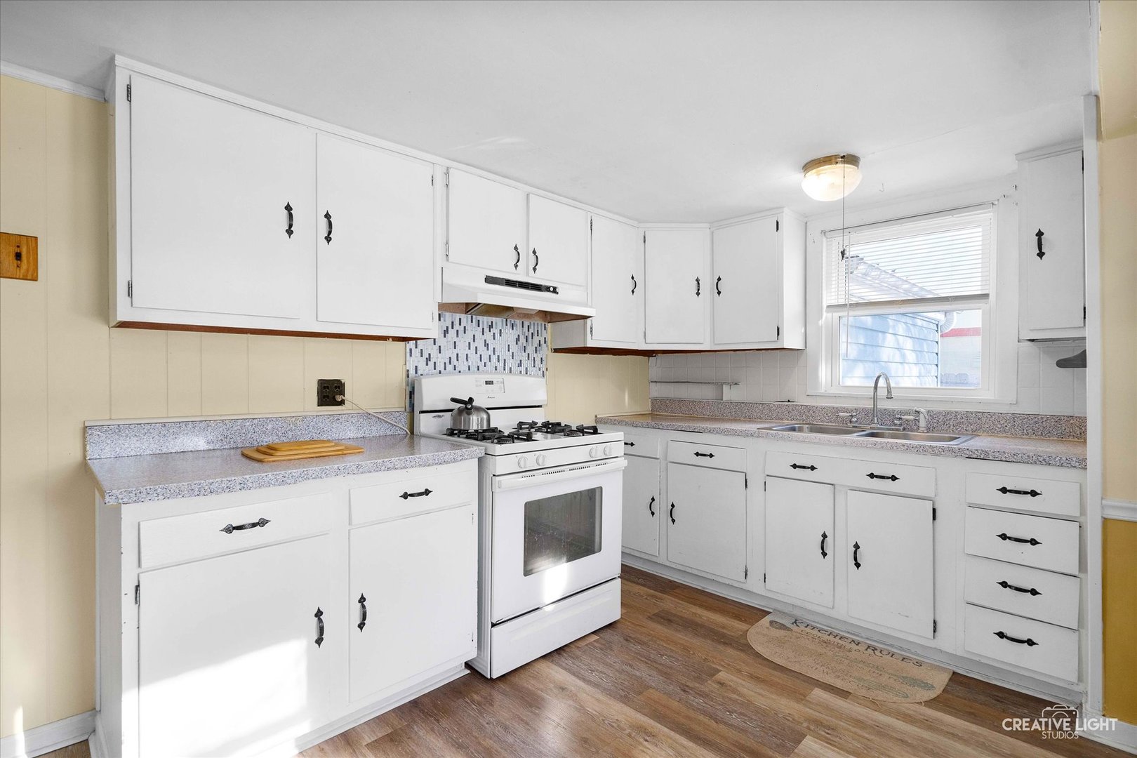 115 W John Street Property Photo 11