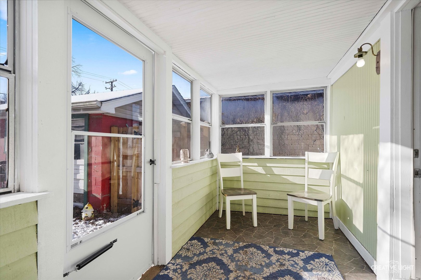 115 W John Street Property Photo 15