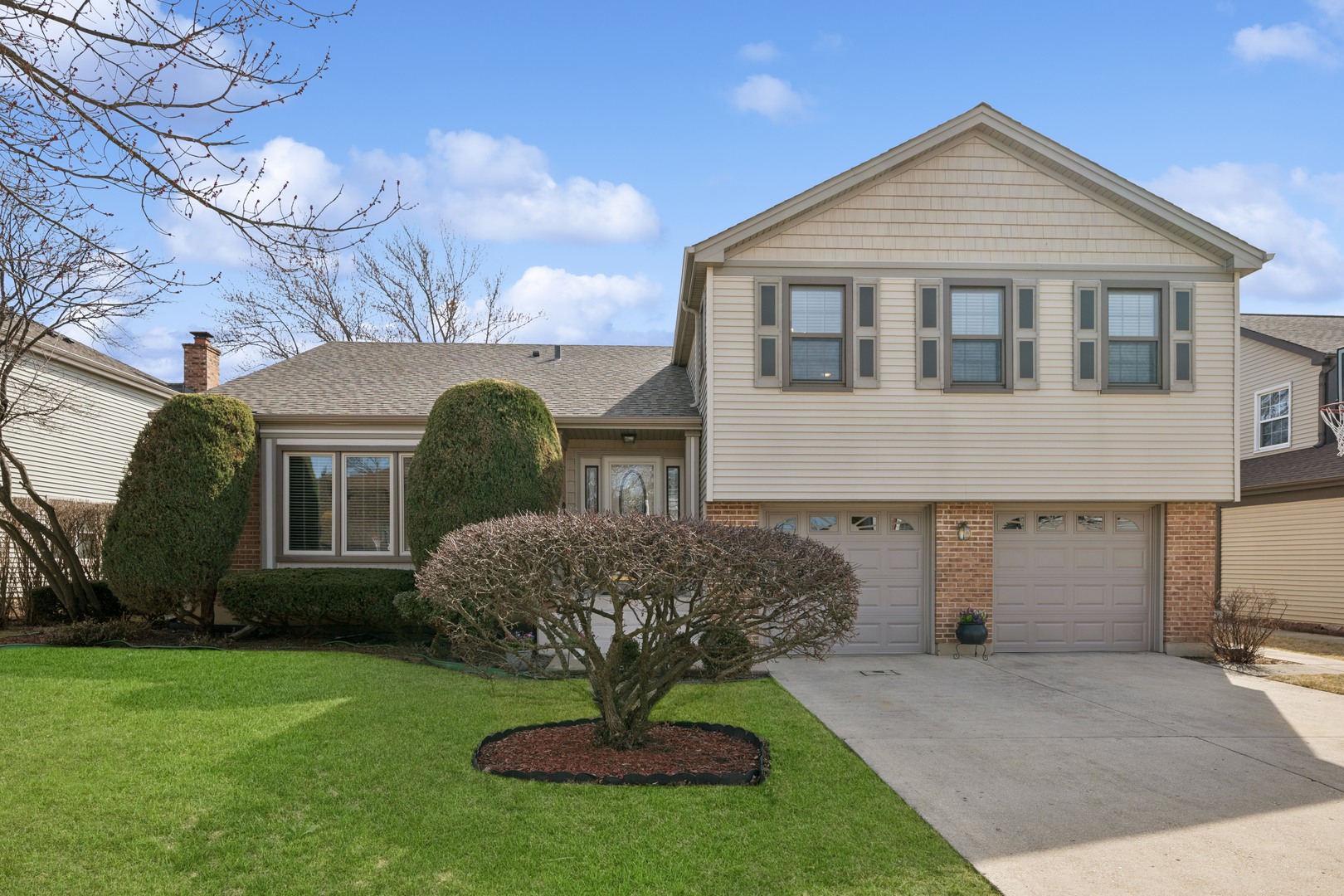 1215 Dorchester Lane Property Photo 1