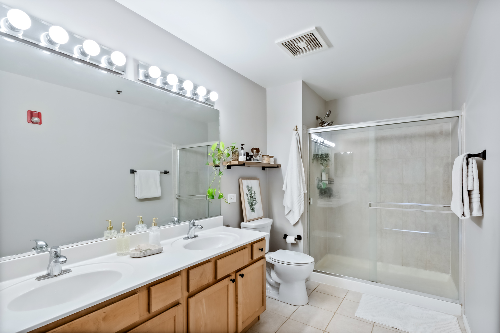 933 W Van Buren Street 409 Property Photo 8