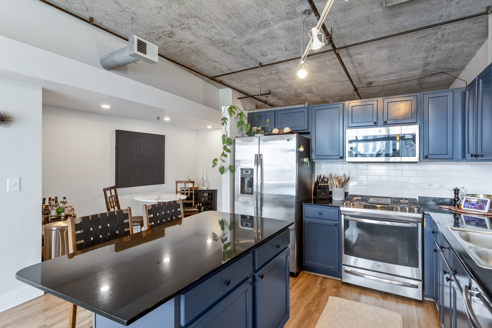 933 W Van Buren Street 409 Property Photo 11