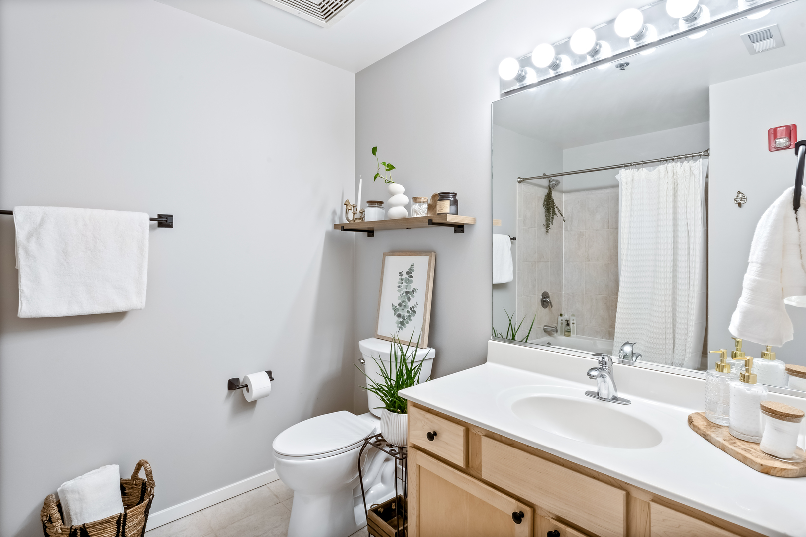 933 W Van Buren Street 409 Property Photo 15