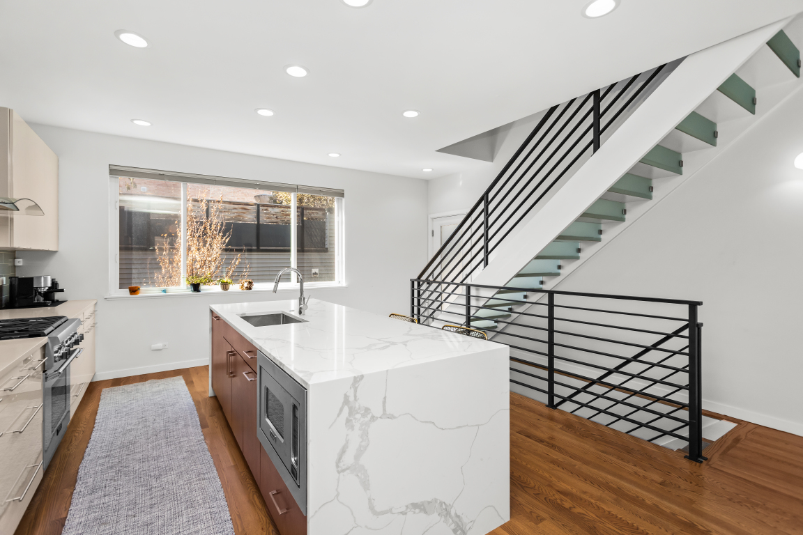 802 N Mozart Street Property Photo 11