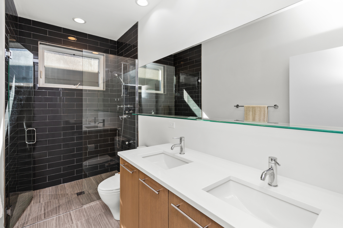 802 N Mozart Street Property Photo 16