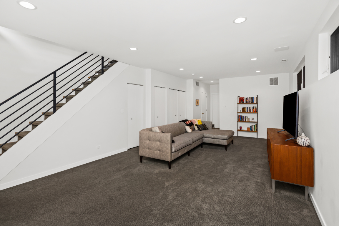 802 N Mozart Street Property Photo 22