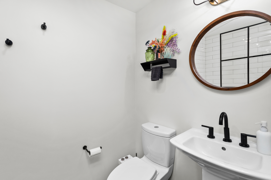 802 N Mozart Street Property Photo 27