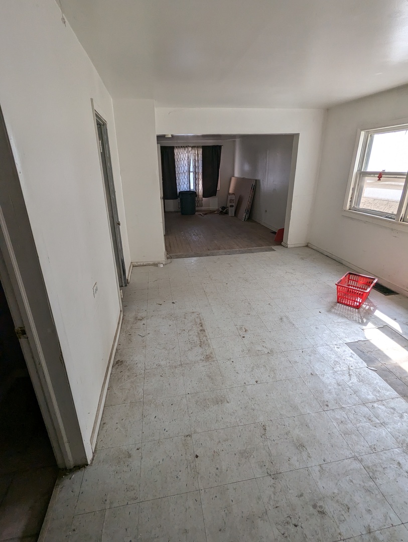 450 W 46th Place Property Photo 4