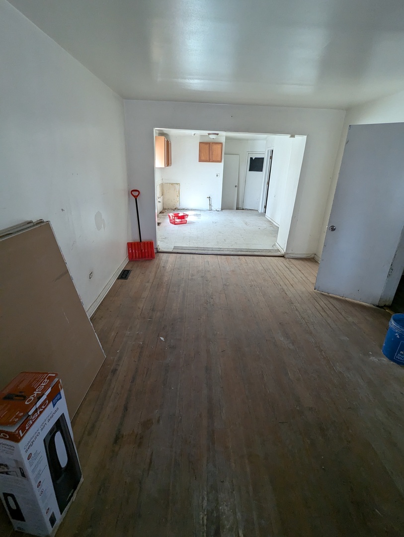 450 W 46th Place Property Photo 6
