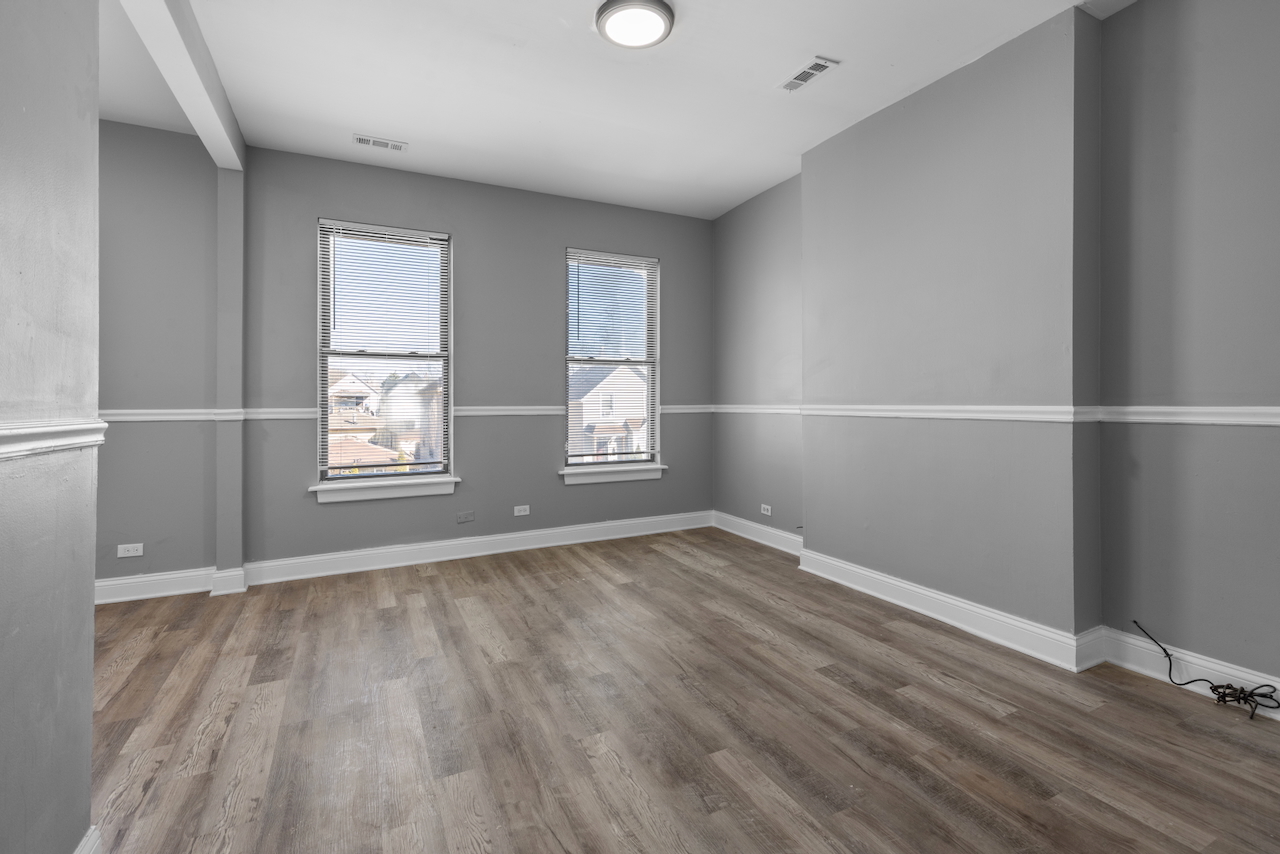 7130 S University Avenue Property Photo 6