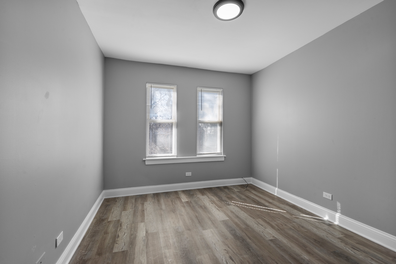 7130 S University Avenue Property Photo 11