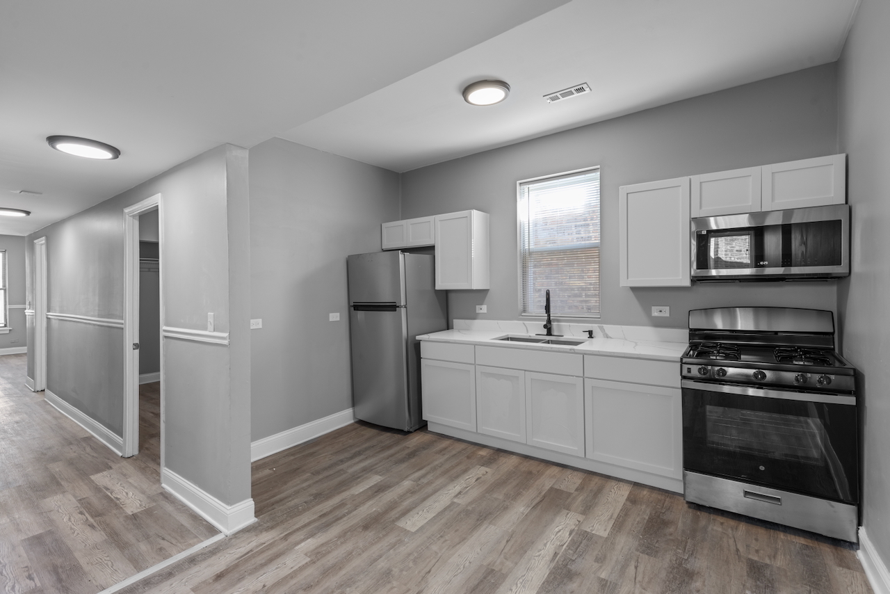 7130 S University Avenue Property Photo 12