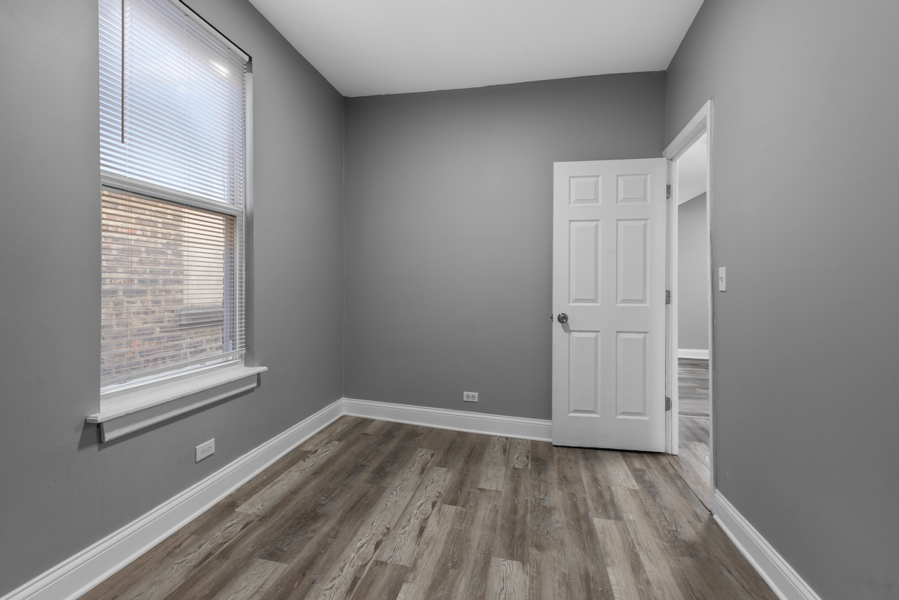 7130 S University Avenue Property Photo 15