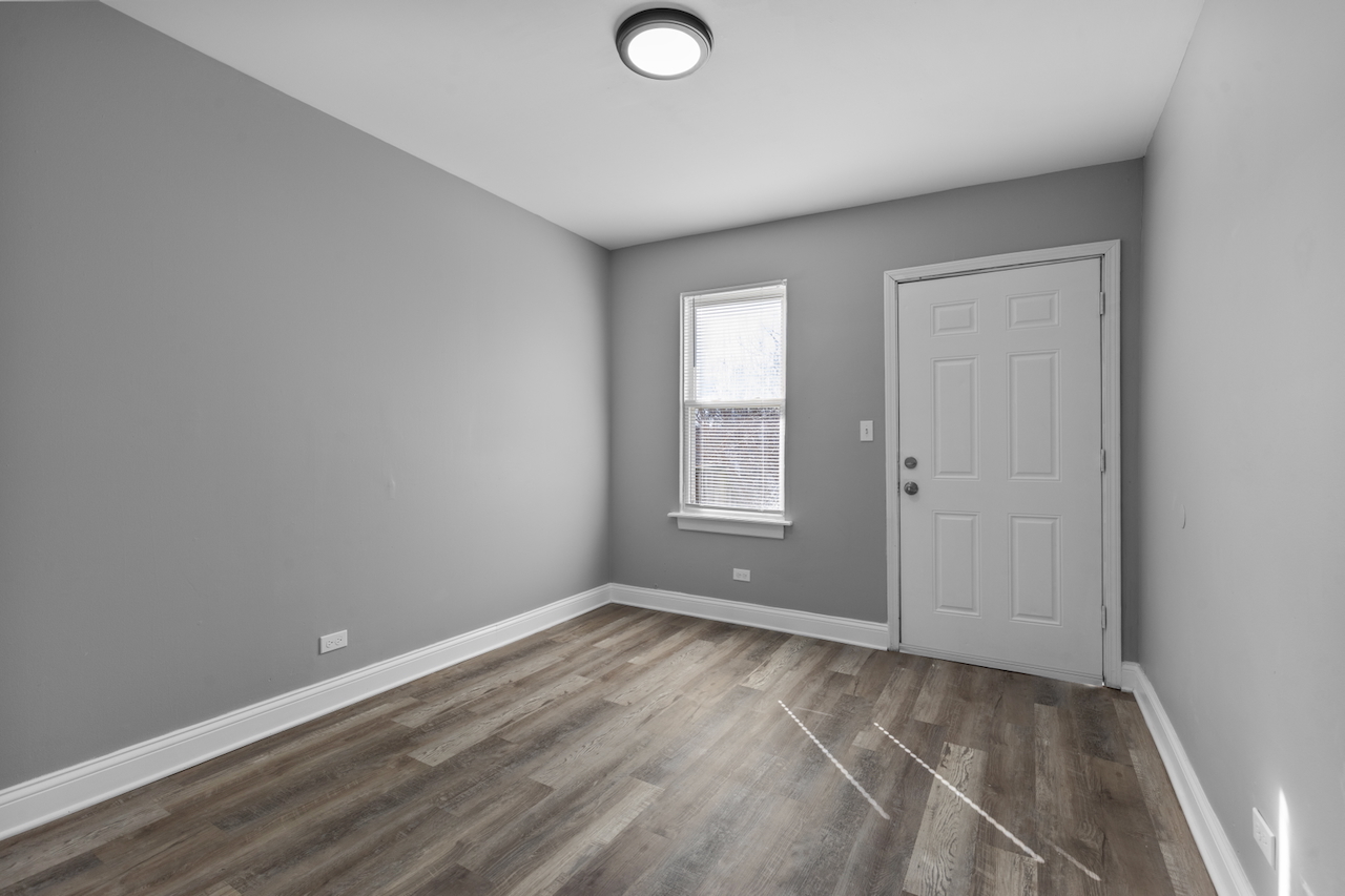 7130 S University Avenue Property Photo 19