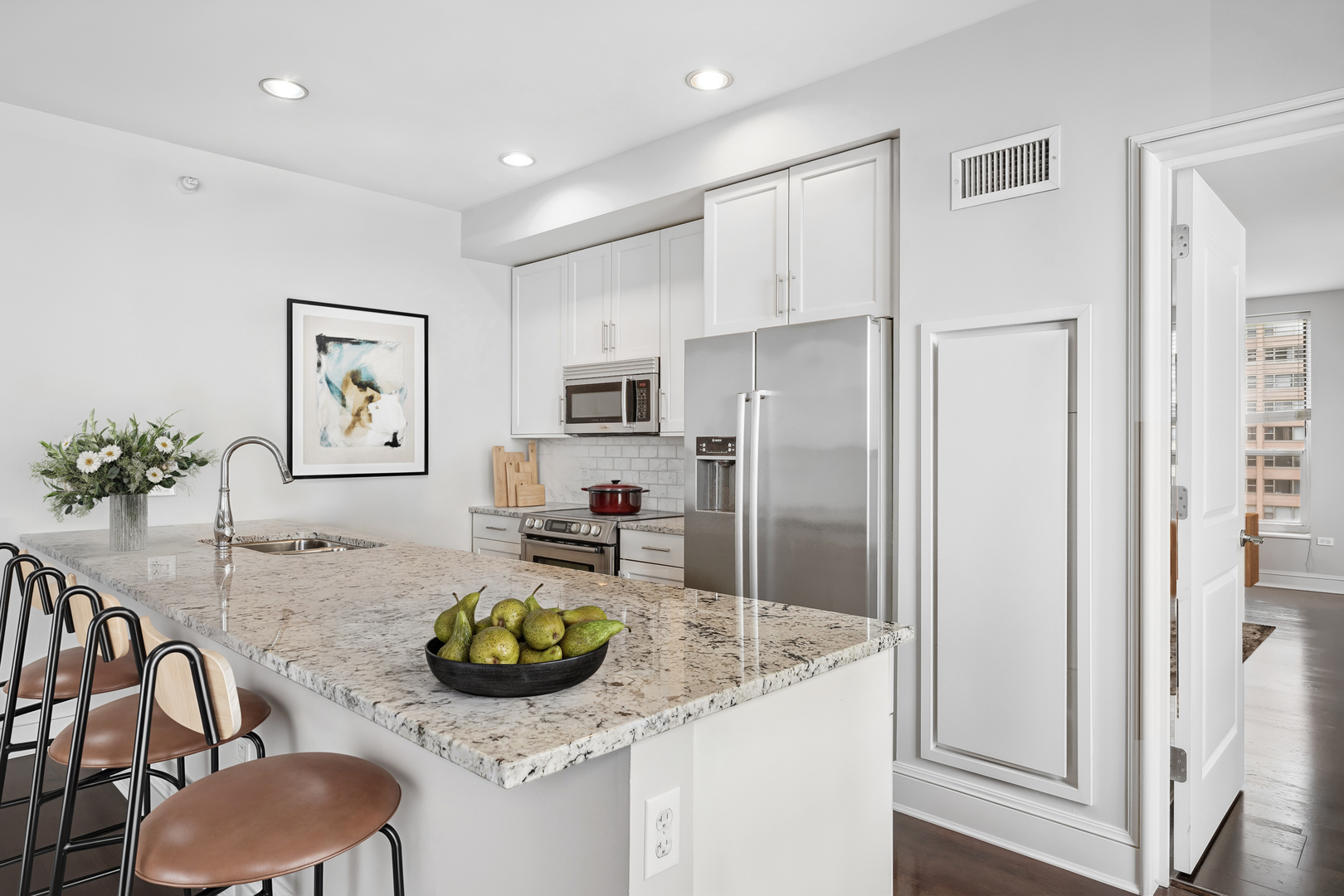 850 N Lake Shore Drive 907 Property Photo 6