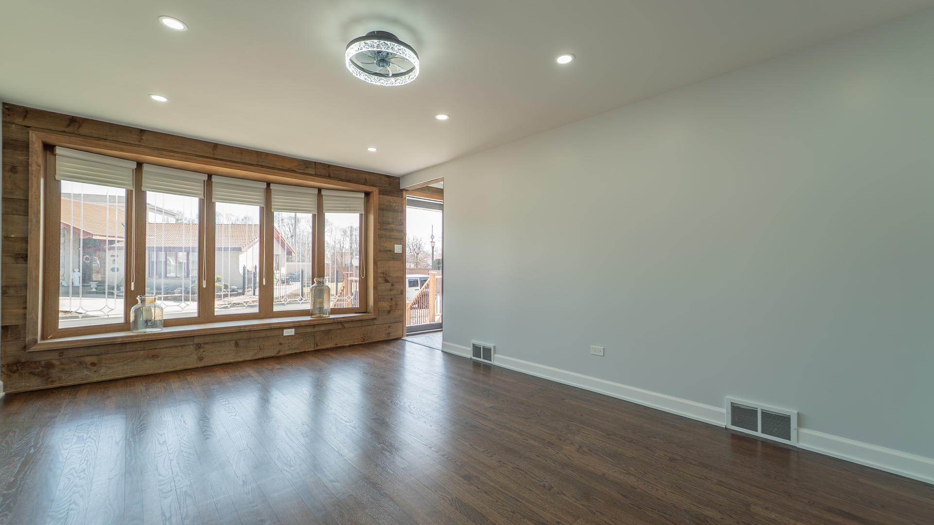 11006 S Avenue F Property Photo 5