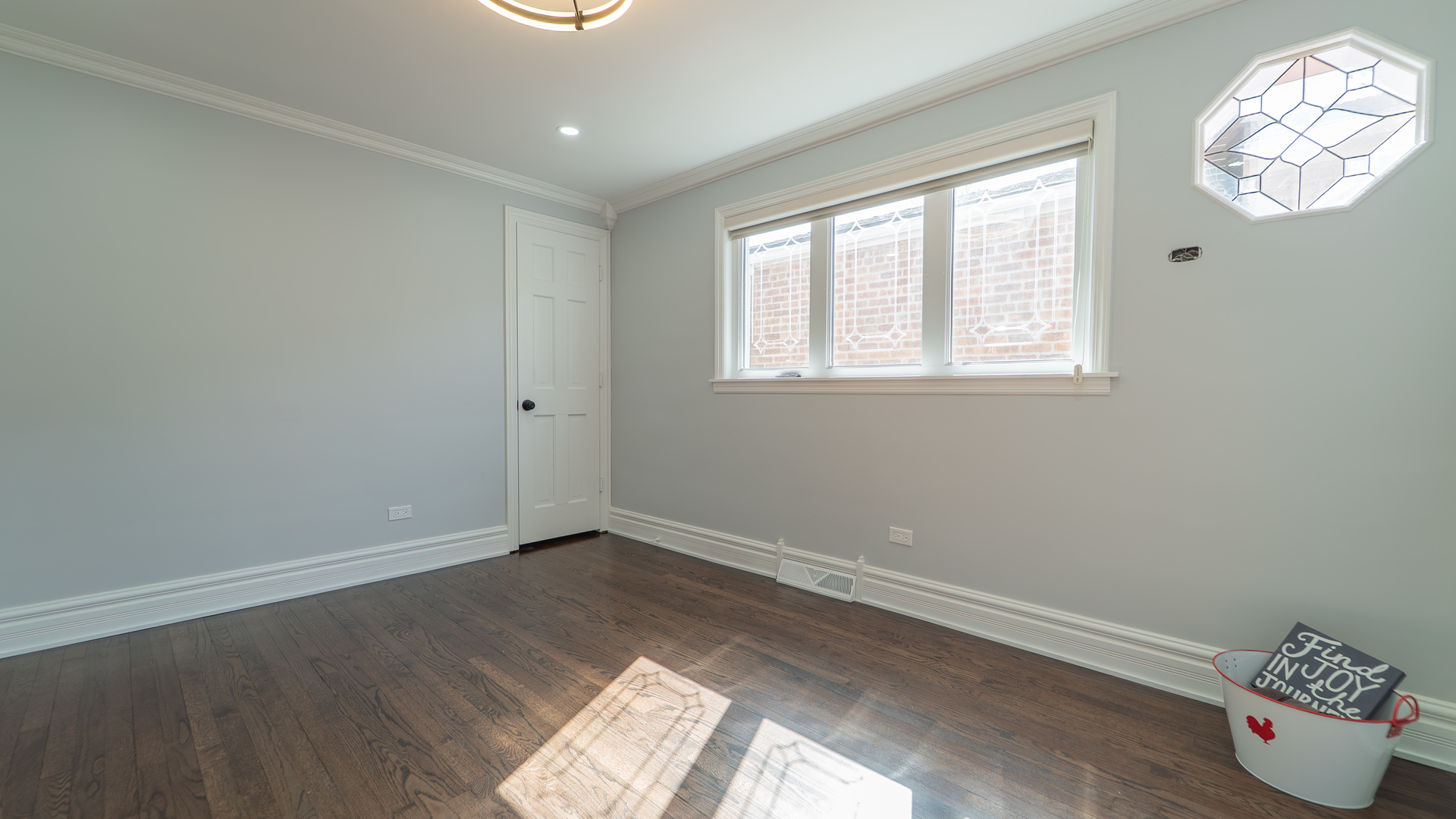 11006 S Avenue F Property Photo 6