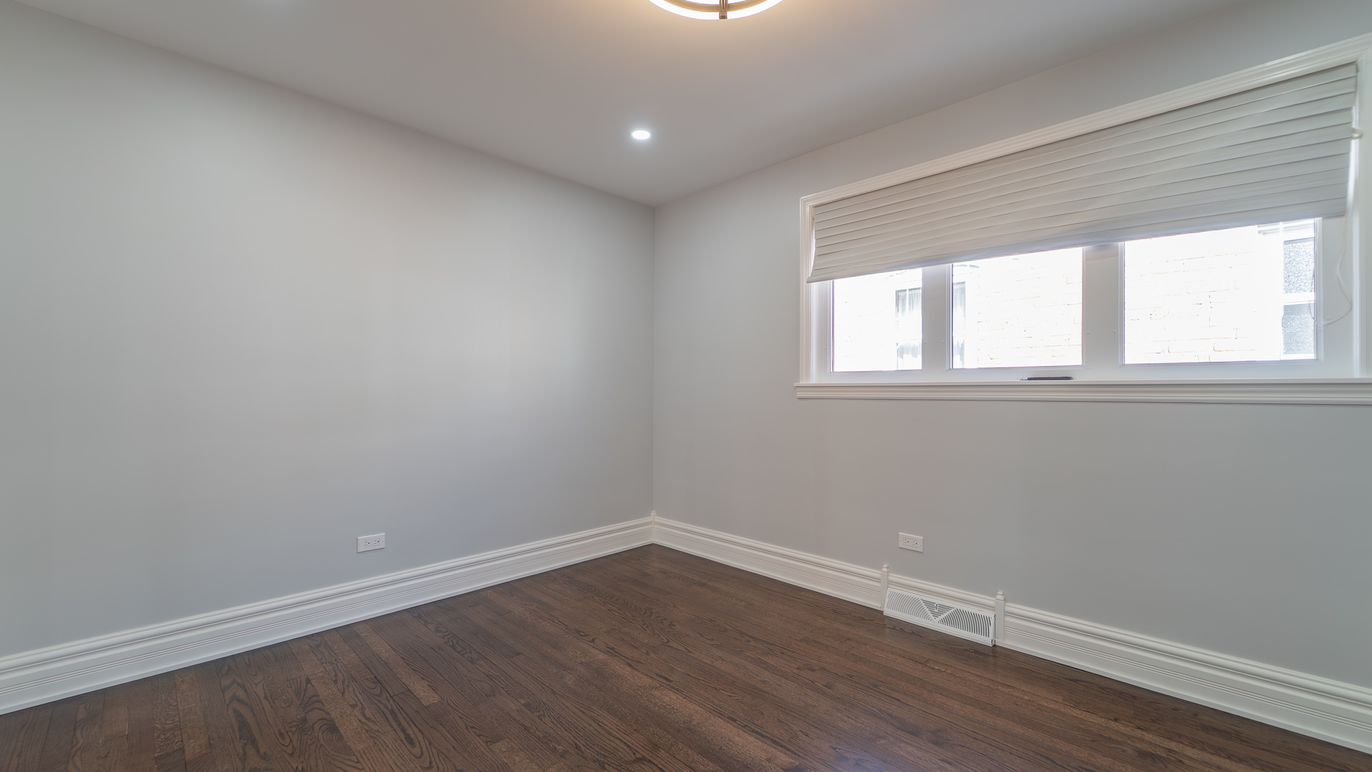 11006 S Avenue F Property Photo 8