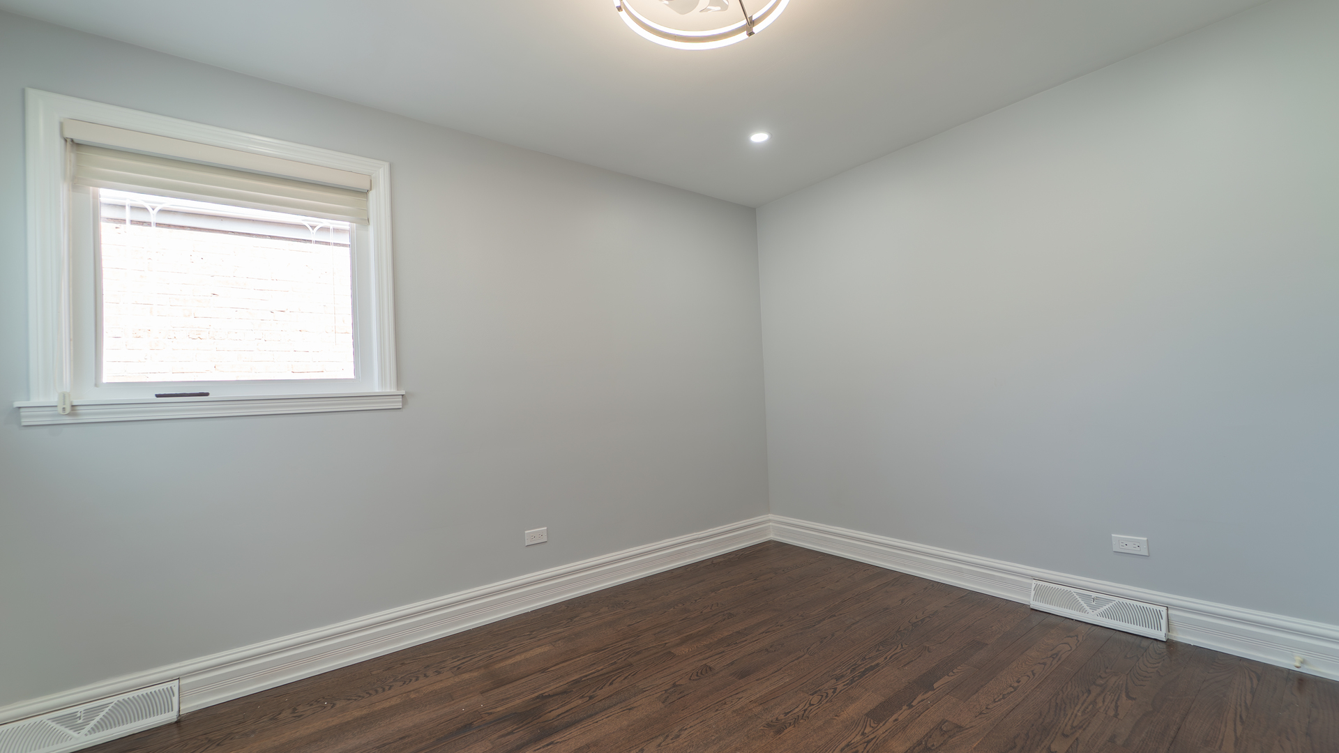 11006 S Avenue F Property Photo 10