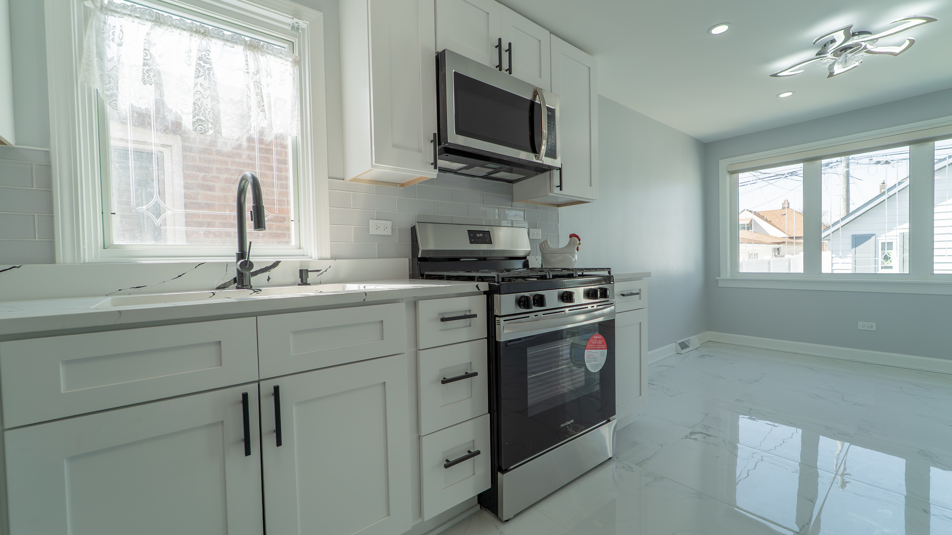 11006 S Avenue F Property Photo 16