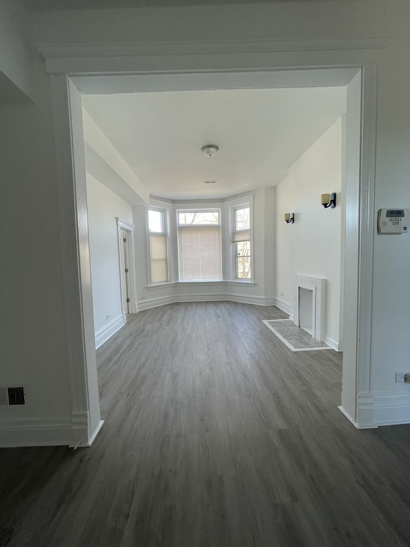 1860 S Hamlin Avenue Property Photo 2