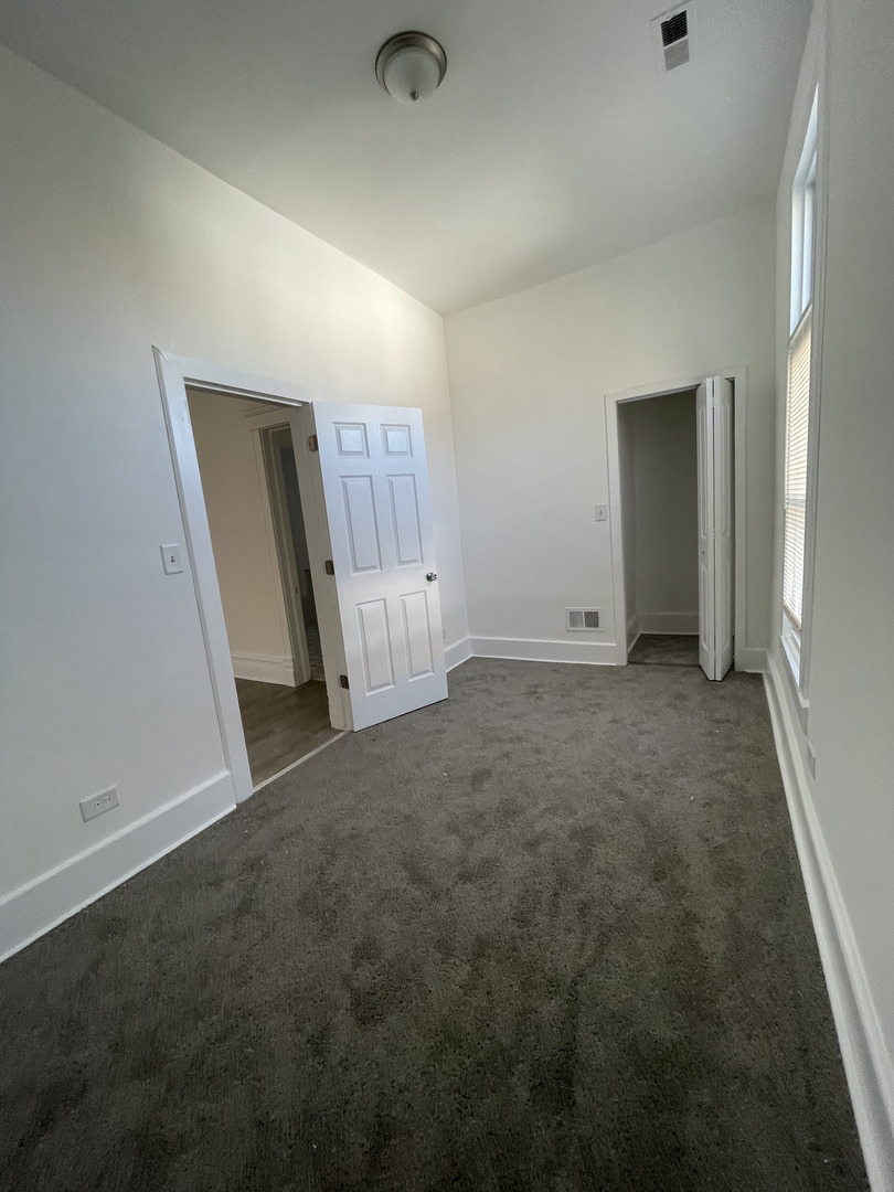 1860 S Hamlin Avenue Property Photo 3