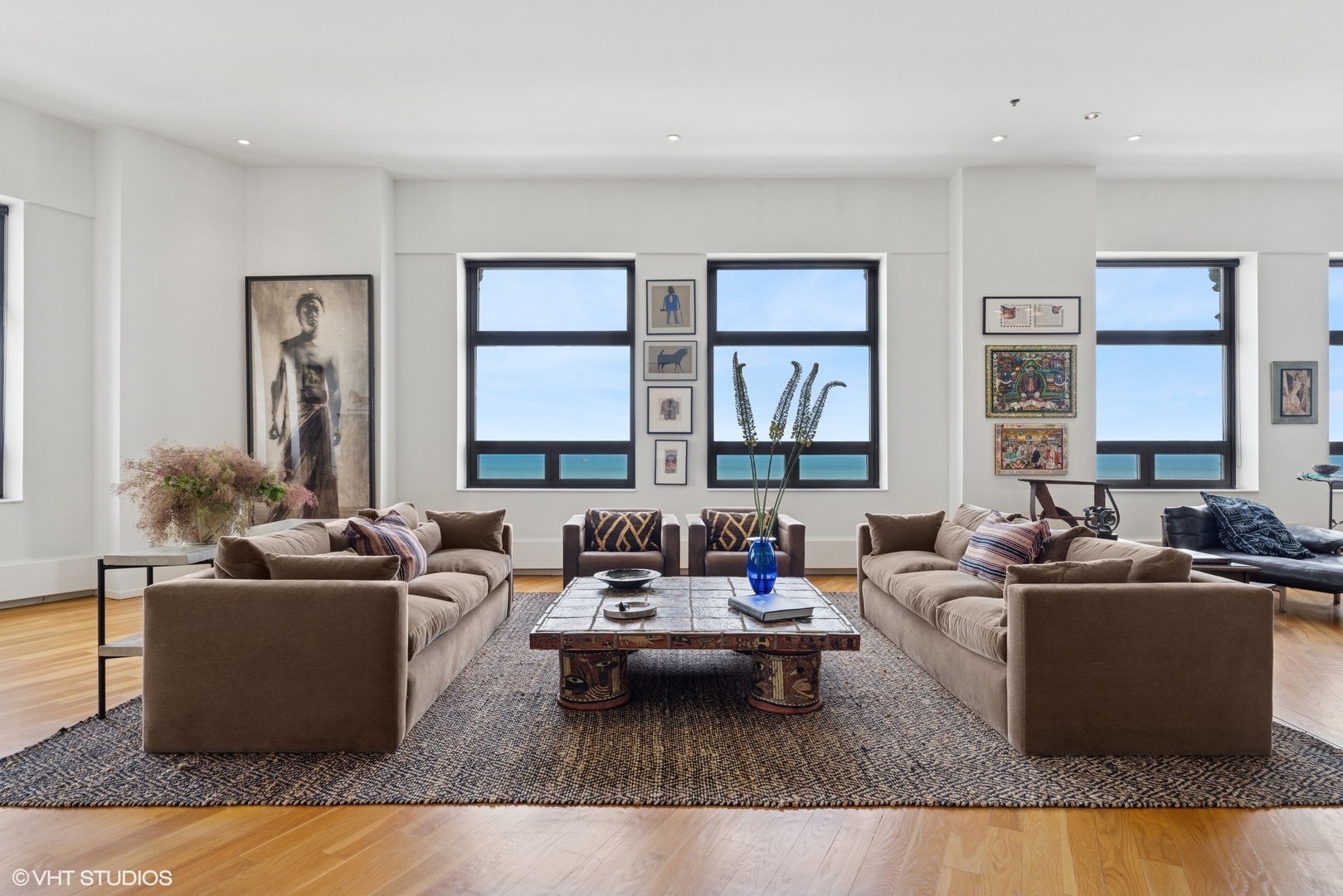 680 N Lake Shore Drive 1602 Property Photo 2