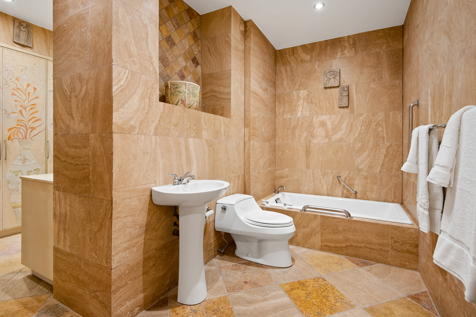 680 N Lake Shore Drive 1602 Property Photo 15