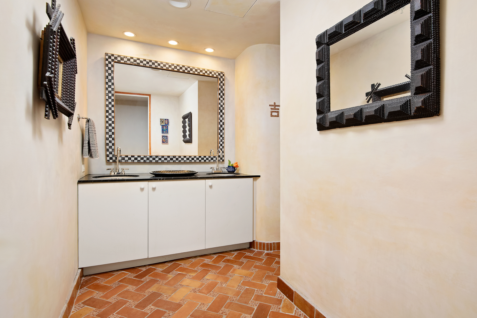 680 N Lake Shore Drive 1602 Property Photo 26