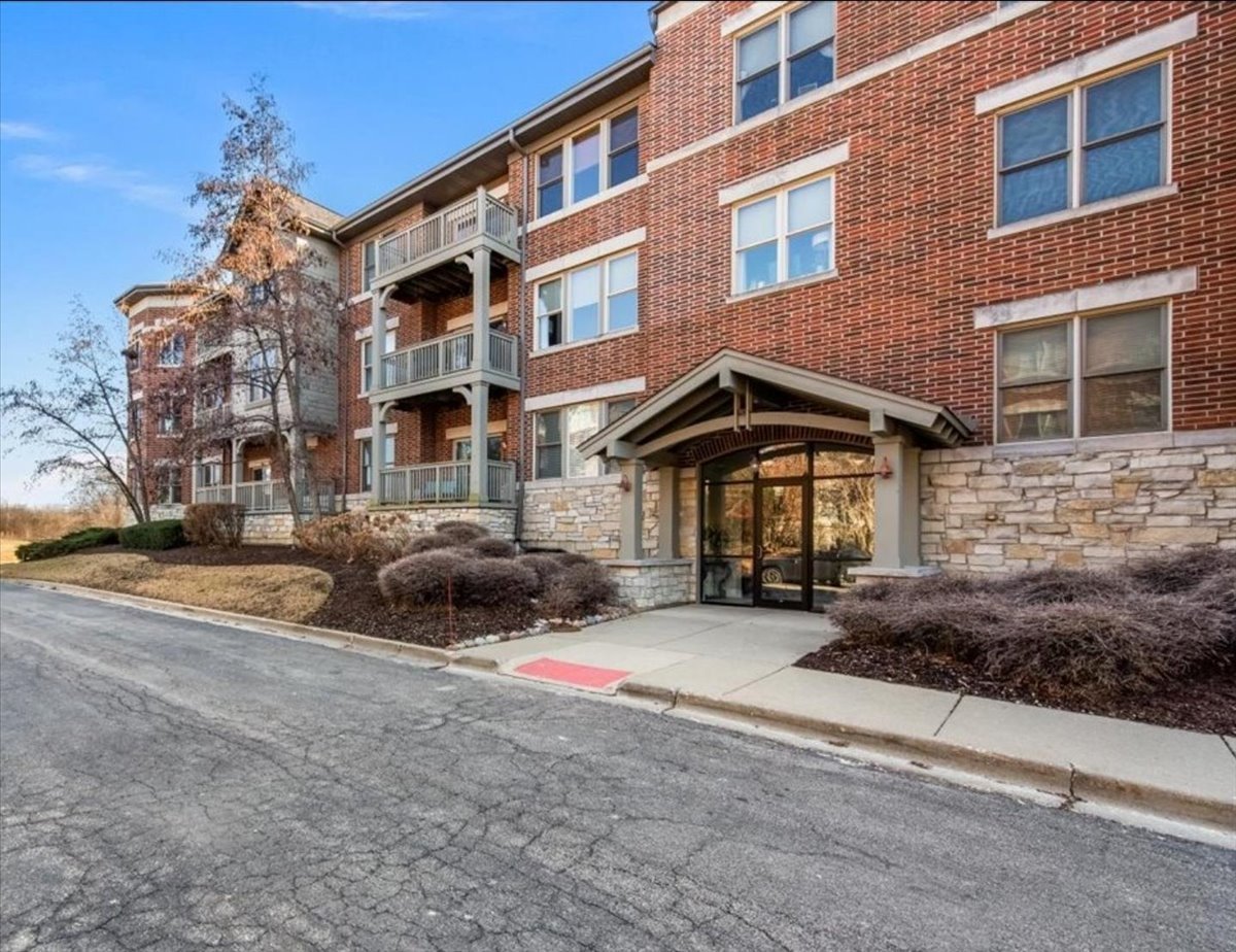 275 E Railroad Avenue 209 Property Photo 1